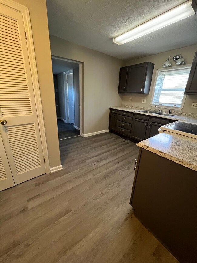 Building Photo - Oakland Home: New Year, New Home: 50% Off ...