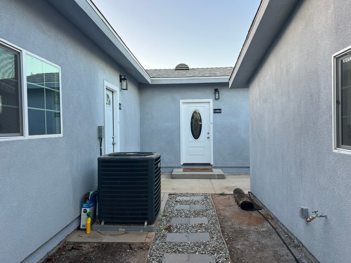 Primary Photo - 11561 Lenmar St