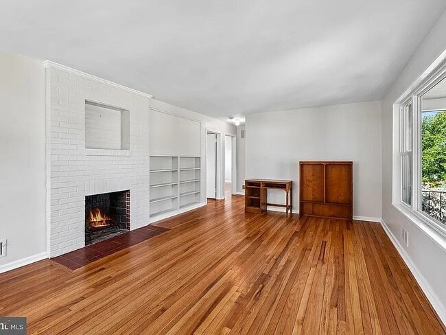 Foto del edificio - 1615 Parham Pl