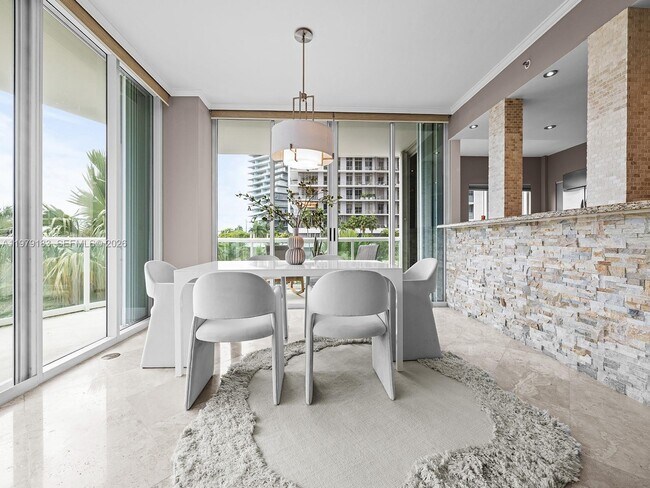 Foto del edificio - 2645 S Bayshore Dr