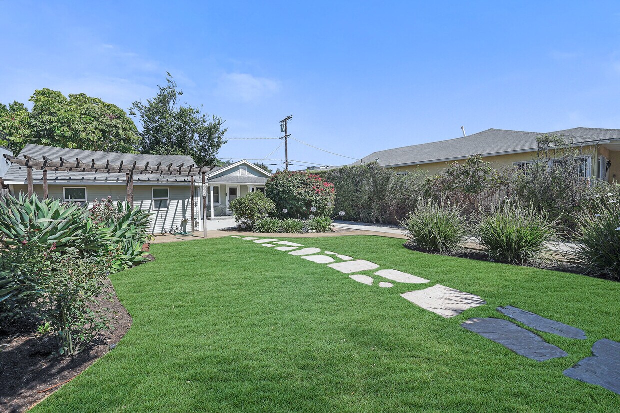 Primary Photo - 3574 Helms Ave