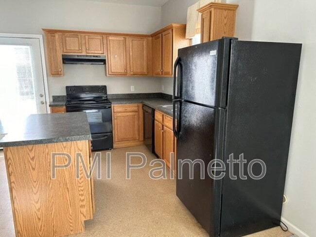 Building Photo - 124 Fairview Park Dr