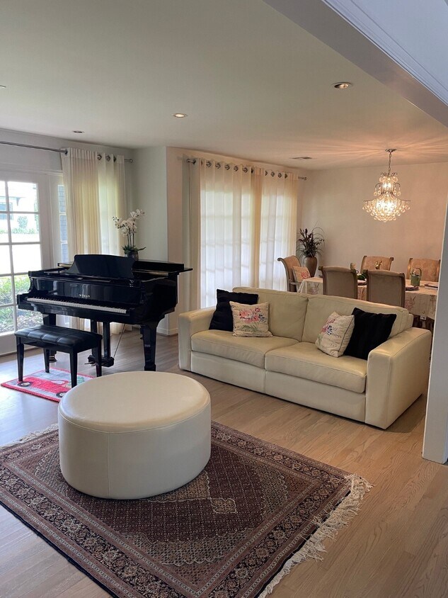 Foto principal - 5232 Piping Rock Ln