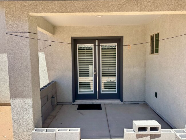 Building Photo - Three Bedroom Two Bath San Luis Home in Lo...