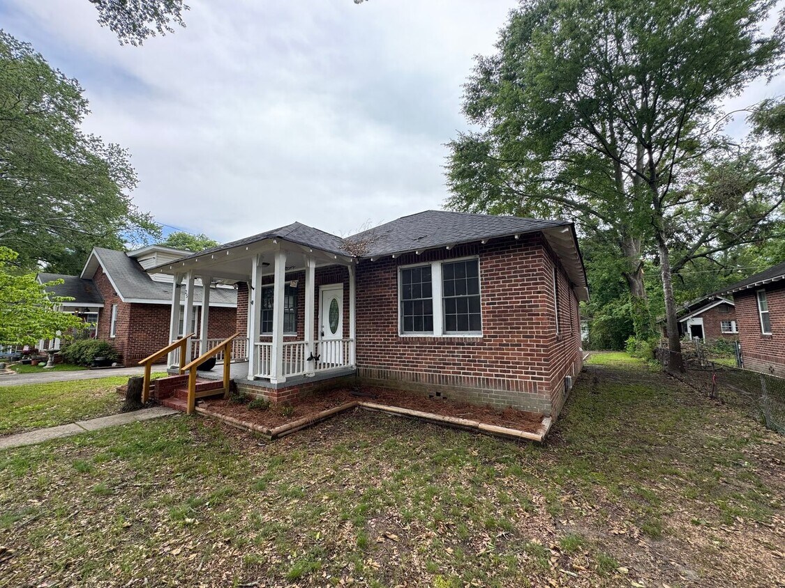 Foto principal - Updated 2/1 Brick House in Celanese- $1,495