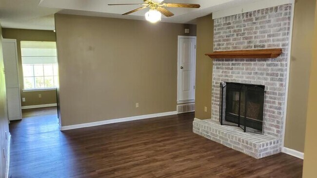 Building Photo - 6938 Lagrange Cir N