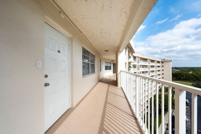 Building Photo - 3507 Oaks Way