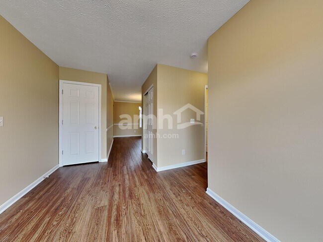 Building Photo - 2025 Apple Knoll Ln