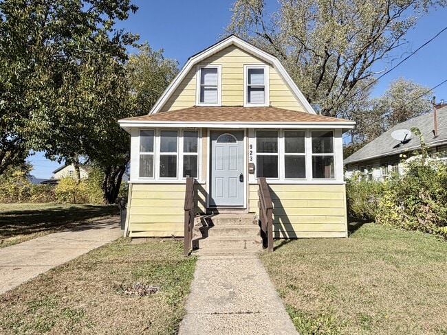 Building Photo - 923 Randall St