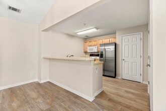 Building Photo - 1385 S Donahue Dr