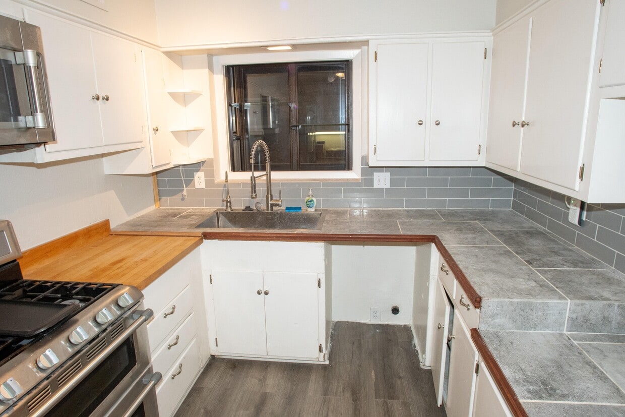 Primary Photo - 2129 Province Ln