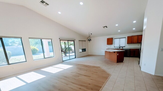 Building Photo - 6342 S Neuman Pl
