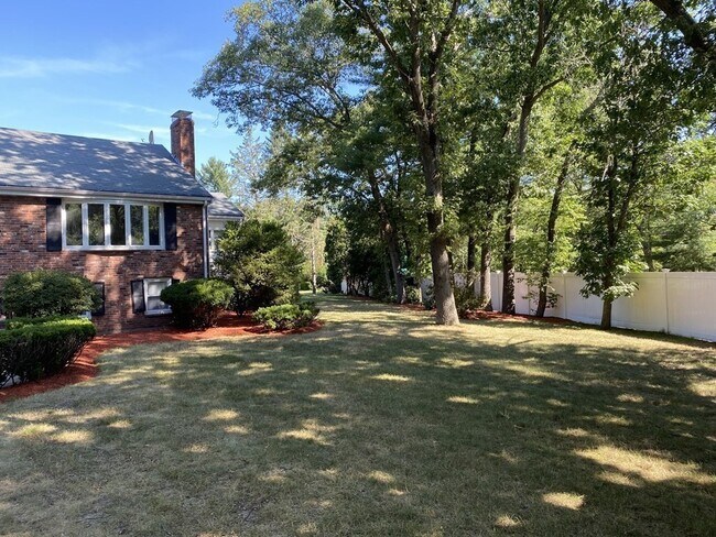 Building Photo - 2 Sparhawk Dr