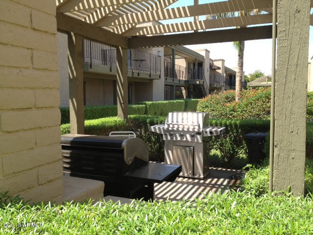 Foto del edificio - 2228 E Campbell Ave