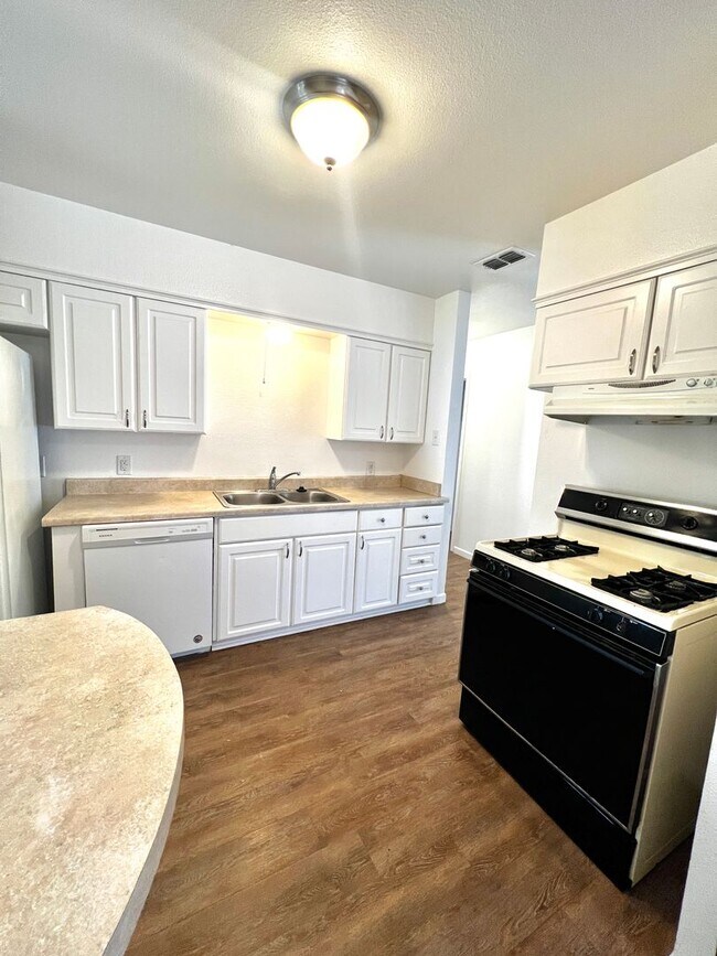 Building Photo - Charming 3 bedroom, 1 bathroom home