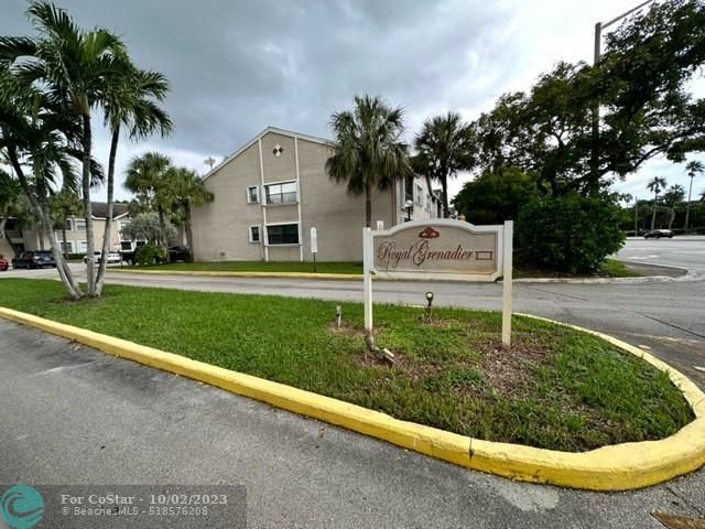 Foto del edificio - 9649 Riverside Dr