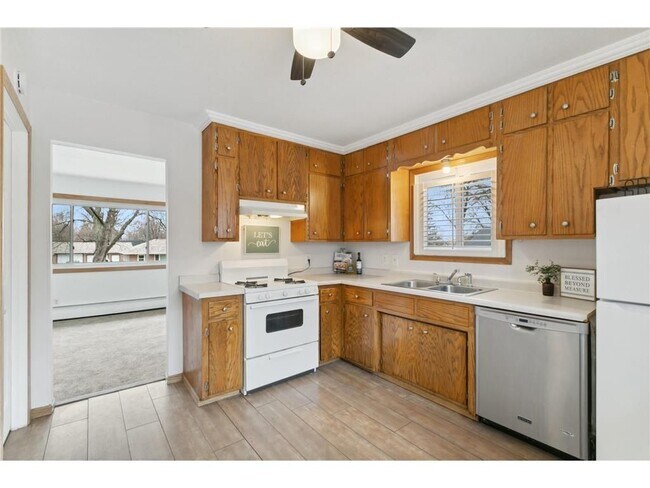 Building Photo - 49 91st Ln NE