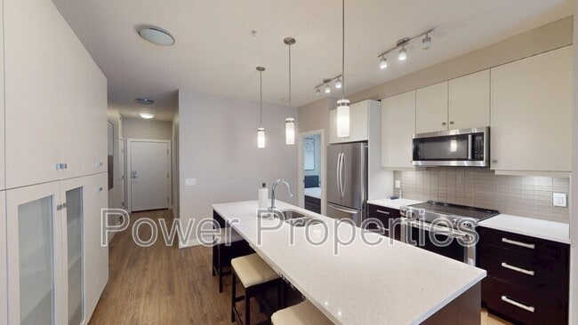 Building Photo - 1720-310 10 St SW