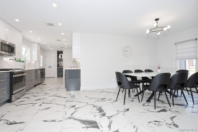 Building Photo - 10 Millbury St