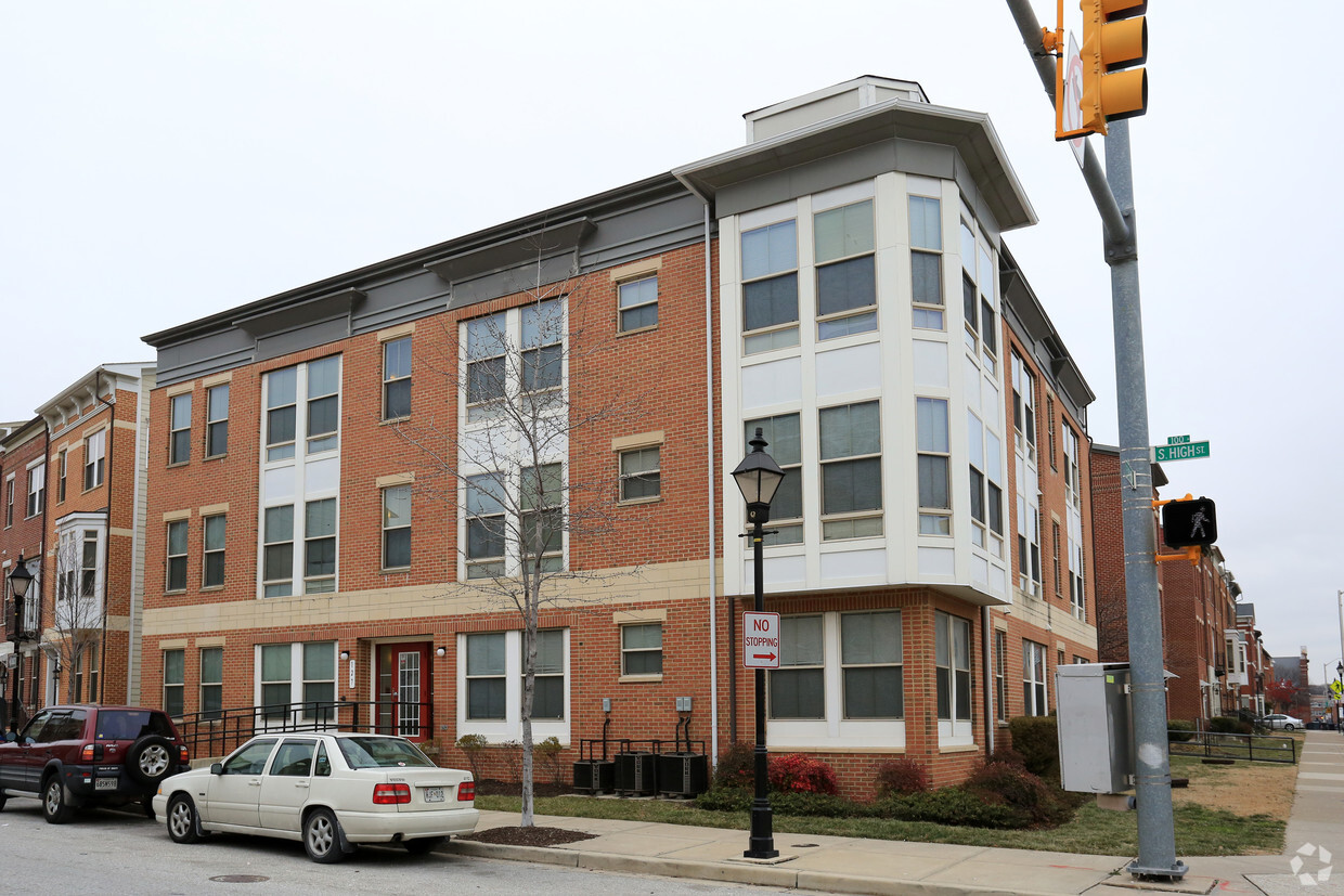 Primary Photo - 127 S High St