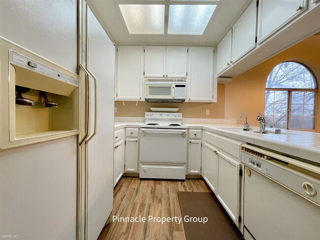 Building Photo - 3 br, 2 bath Condo - 102 Sunnyhills Court