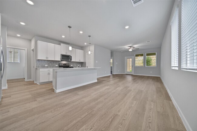 Foto del edificio - 6609 Lahna Oak Dr