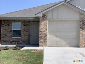 Building Photo - 716 Kimble Dr