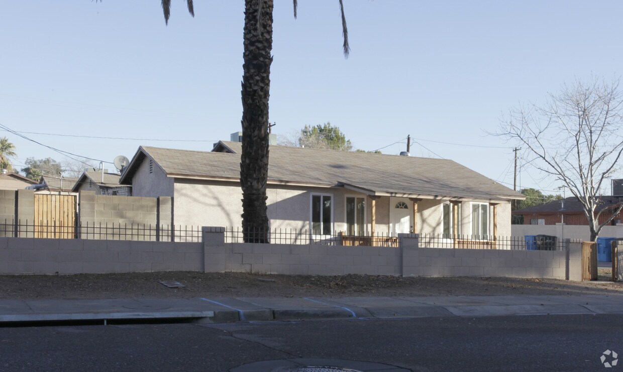 Foto del edificio - 2536 W Orangewood Ave