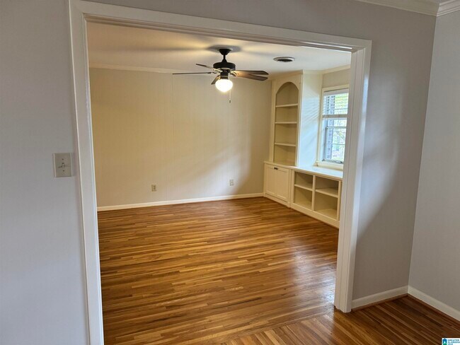 Building Photo - 3712 Country Club Dr S