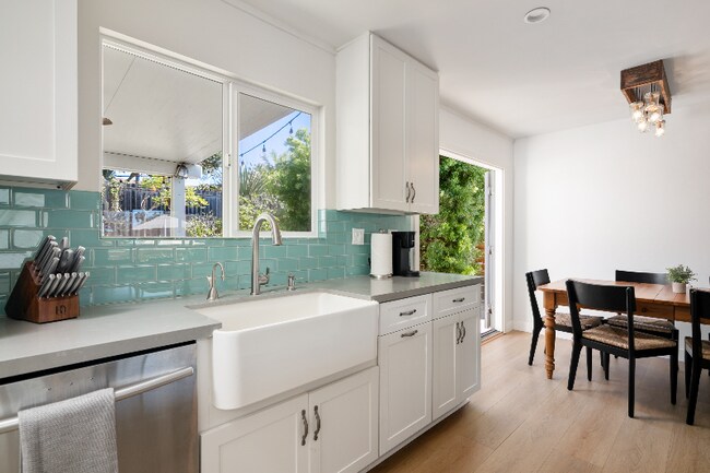 Foto del edificio - 1123 Balour Dr