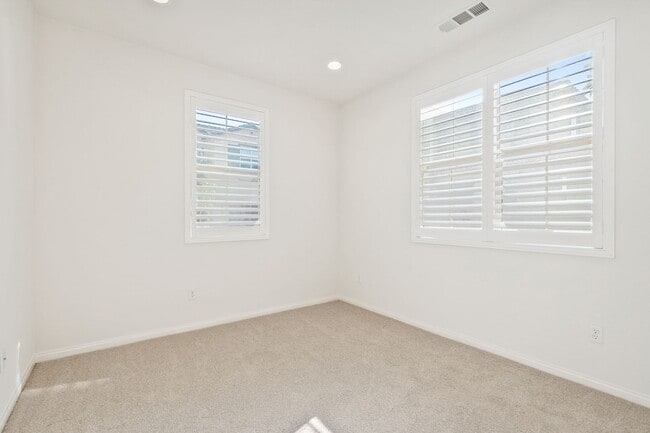 Foto del edificio - Beautiful newly built 4 bedroom, 3 bath home in the quiet, gated community of Westgate!