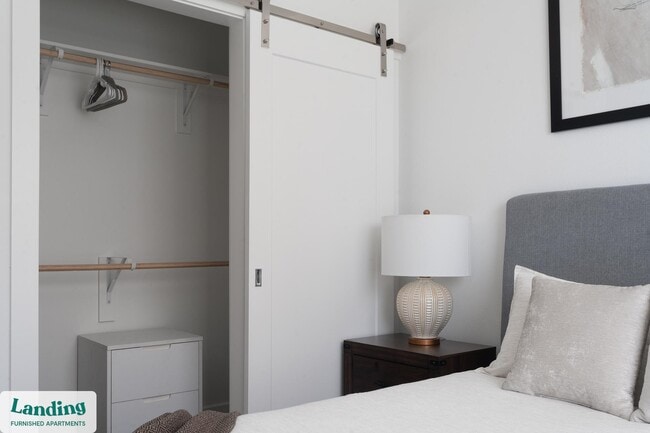 Foto del edificio - 5511 Caprock Smt Dr