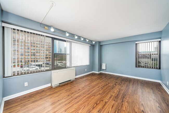 Building Photo - 135 Montgomery St