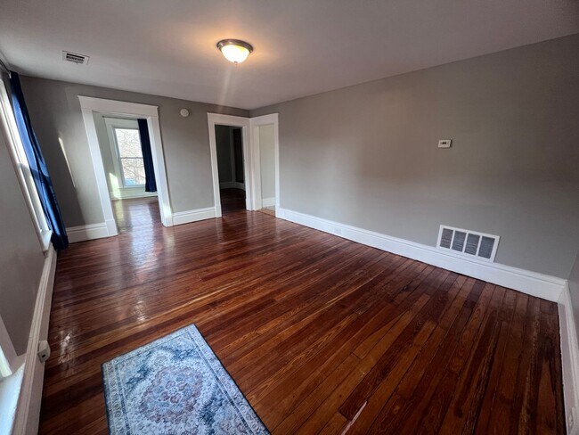 Foto del edificio - Two Bedroom Apartment! Three Blocks from Michigan Ave (Medical Mile)