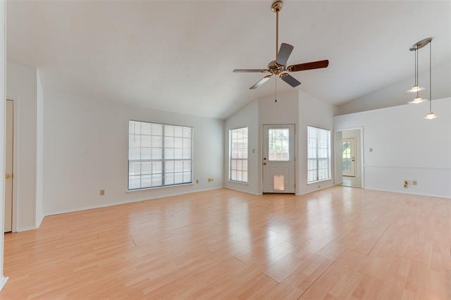 Building Photo - 1509 Livingston Dr