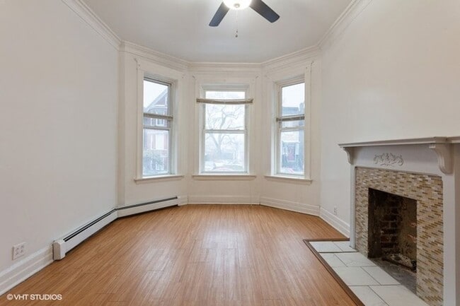 Building Photo - 4411 S Wells St