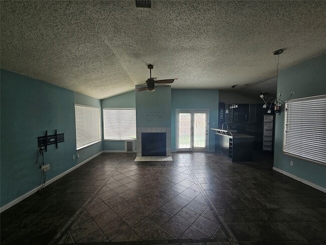 Building Photo - 17051 Carbridge Dr