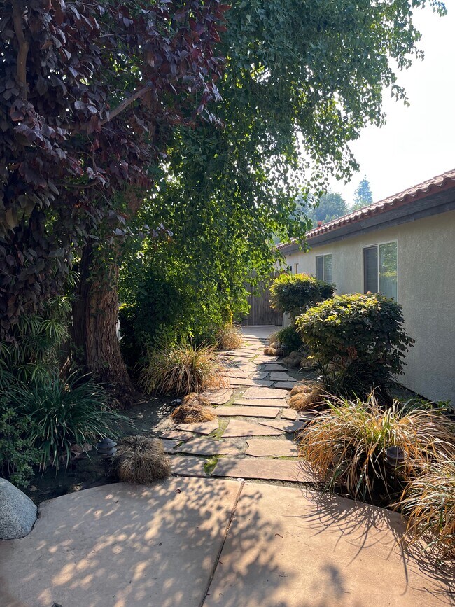 Building Photo - 8606 Fairfield Dr