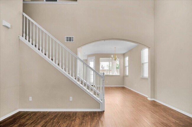 Building Photo - Spacious 4 Bedroom Home in North Clovis Gated Community