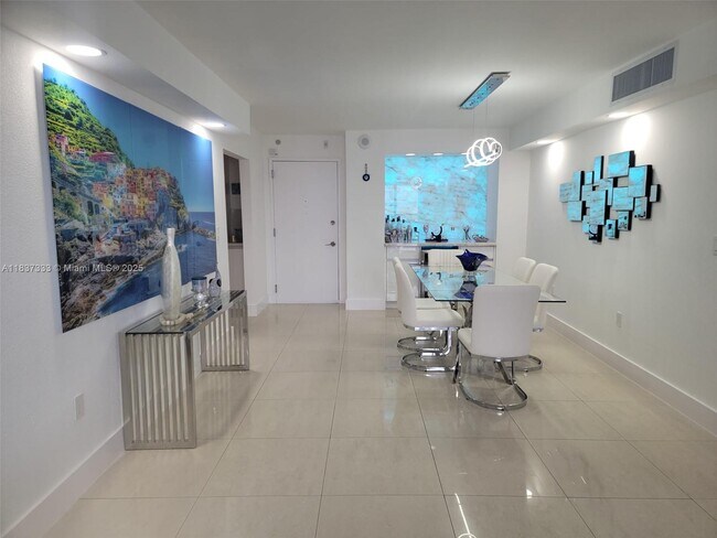 Building Photo - 5701 Collins Ave