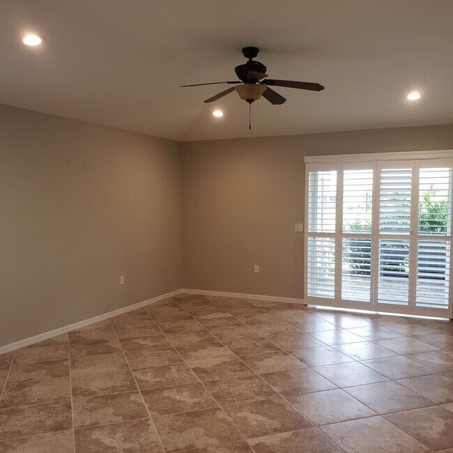 Building Photo - Beautiful Ashton Oaks Community!
