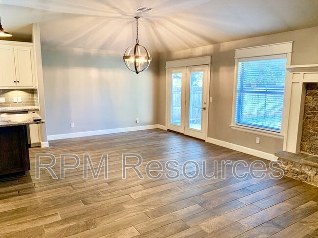 Building Photo - 1801 Yosemite Pl