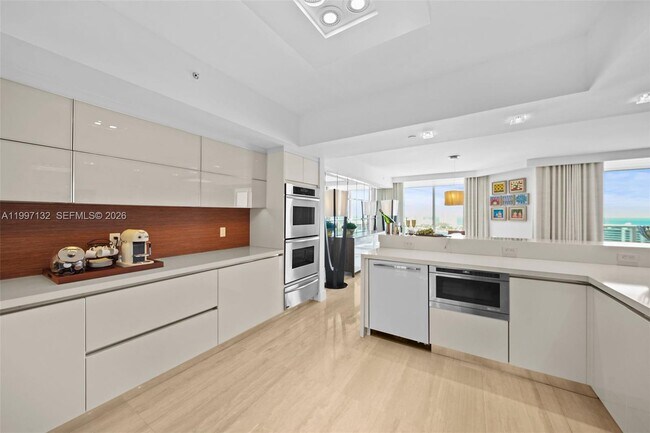 Foto del edificio - 3301 NE 183rd St