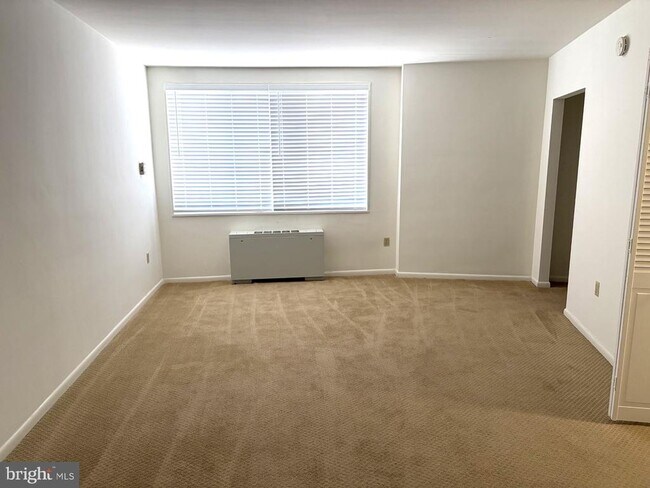 Foto del edificio - 10401 Grosvenor Pl