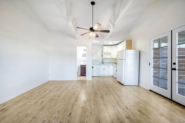 Building Photo - 2707 Robertson St