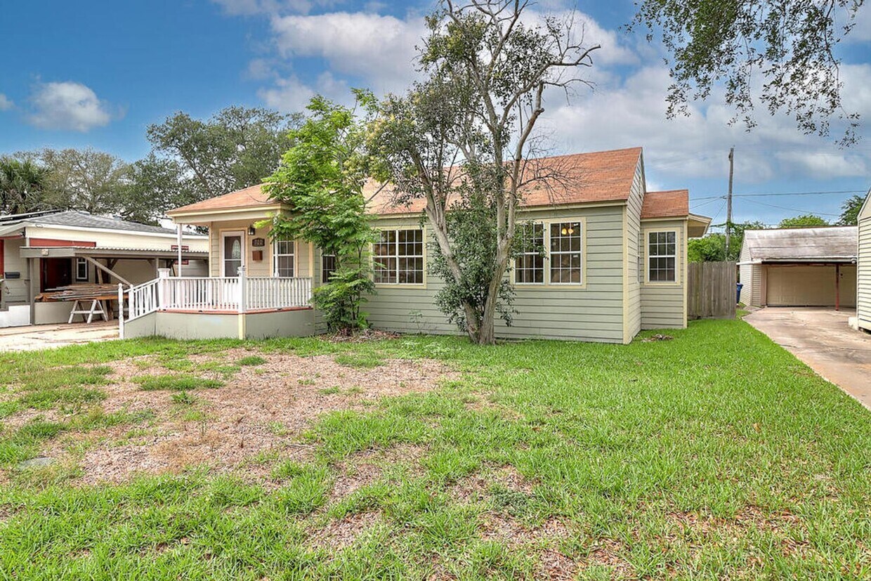 Primary Photo - 722 Ralston - 4/bedroom 2/bathroom - $1995...