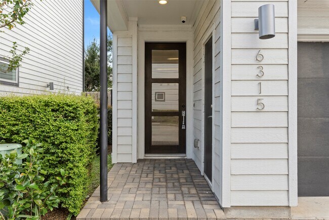 Foto del edificio - 6315 Timbergrove Gardens Ln