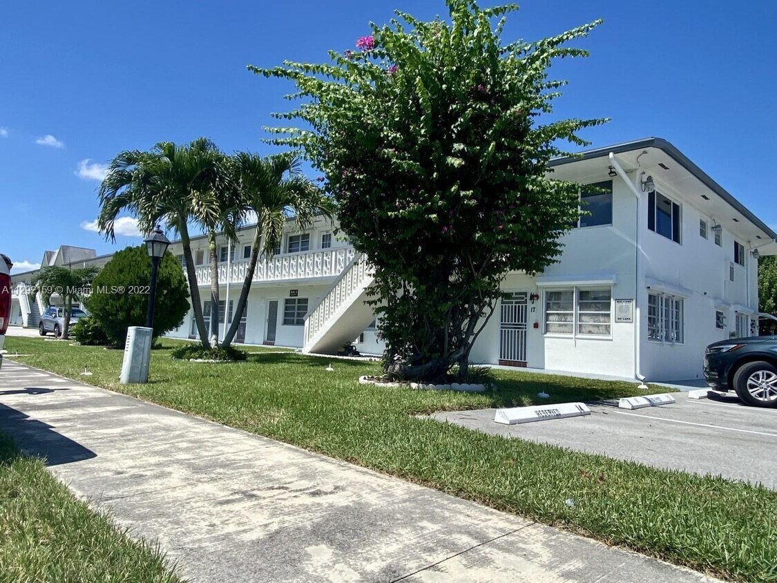 11 NE 204th St Unit D18, Miami, FL 33179 Condo for Rent in Miami, FL