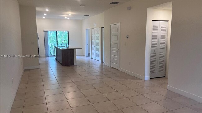 Foto del edificio - 7831 NW 104th Ave