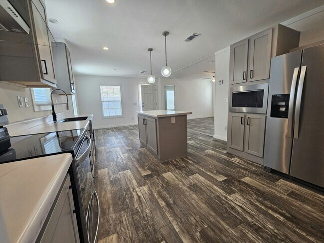 Building Photo - 6661 Hidden Oaks Dr
